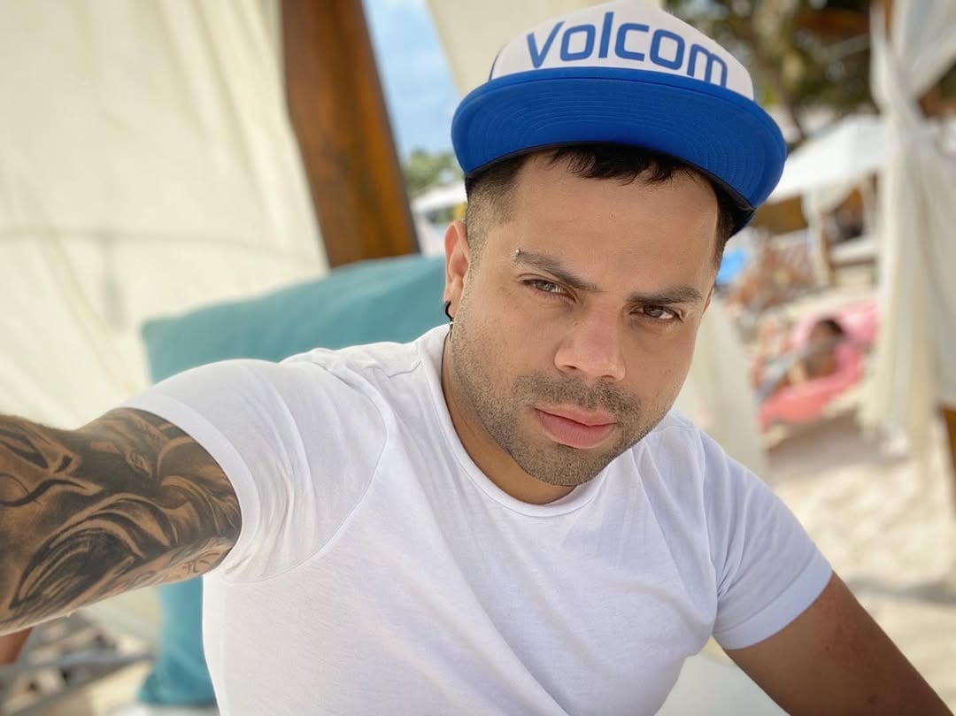 Joel Echeverría, manager.