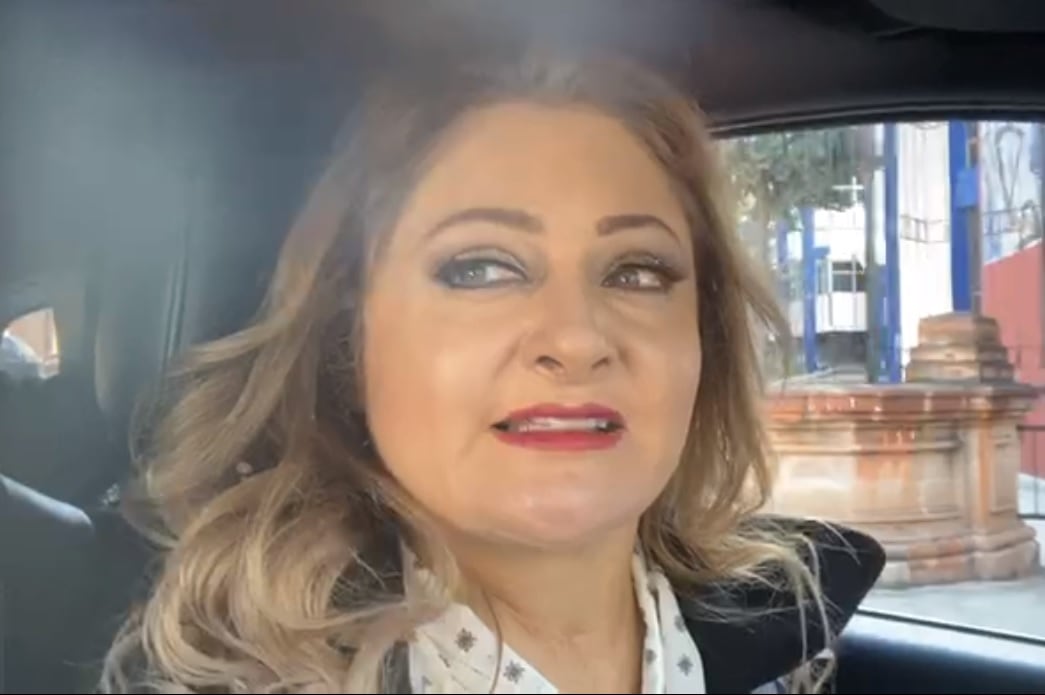 Claudia Anaya acude a votar