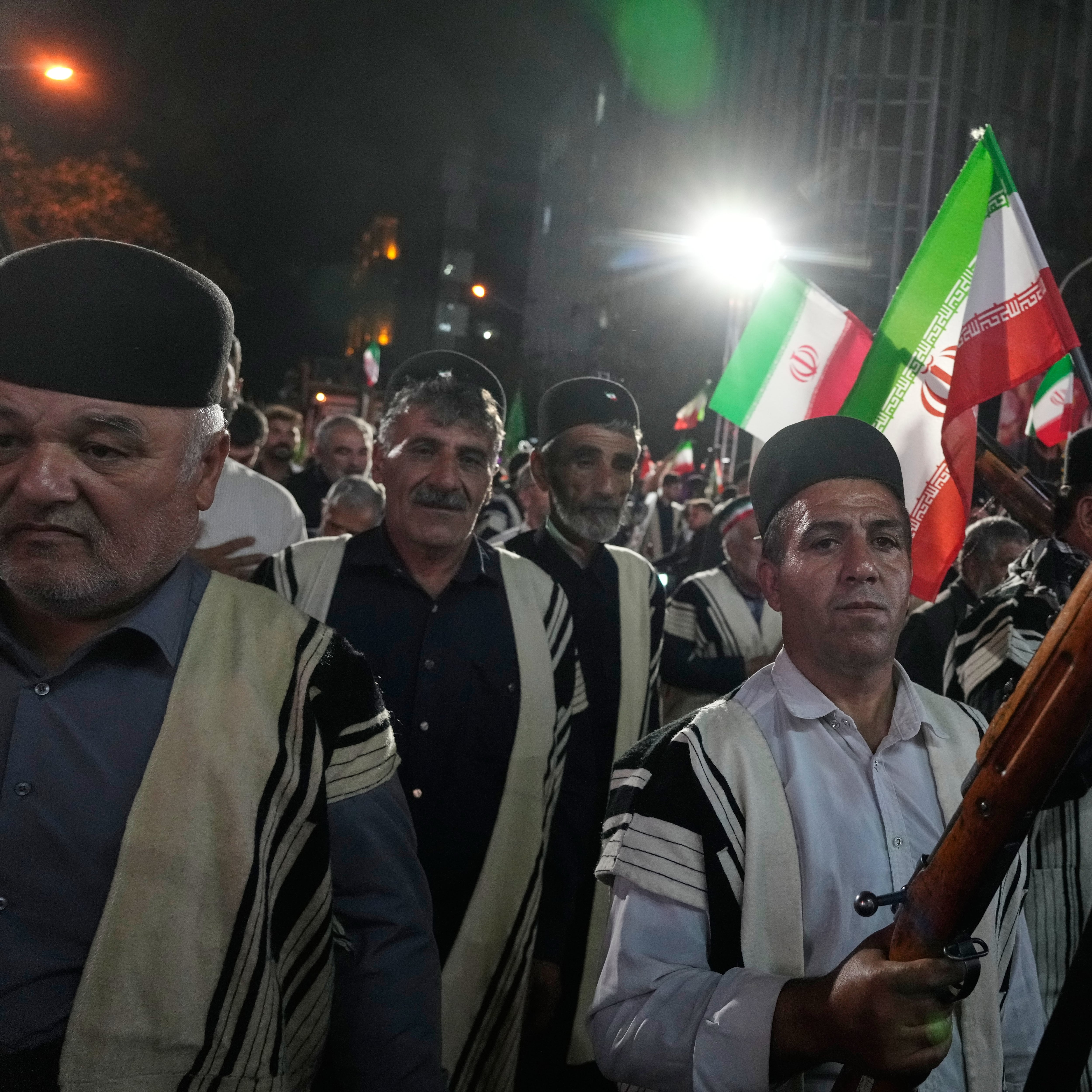 Irán acusa a Estados Unidos de violar alto al fuego; advierten respuesta