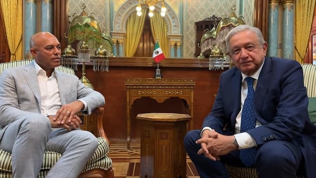 AMLO platica con Mariano Rivera en Palacio Nacional