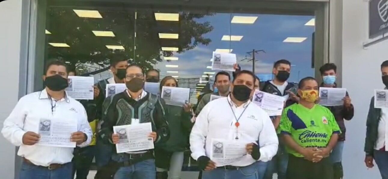 Trabajadores de Banco Azteca