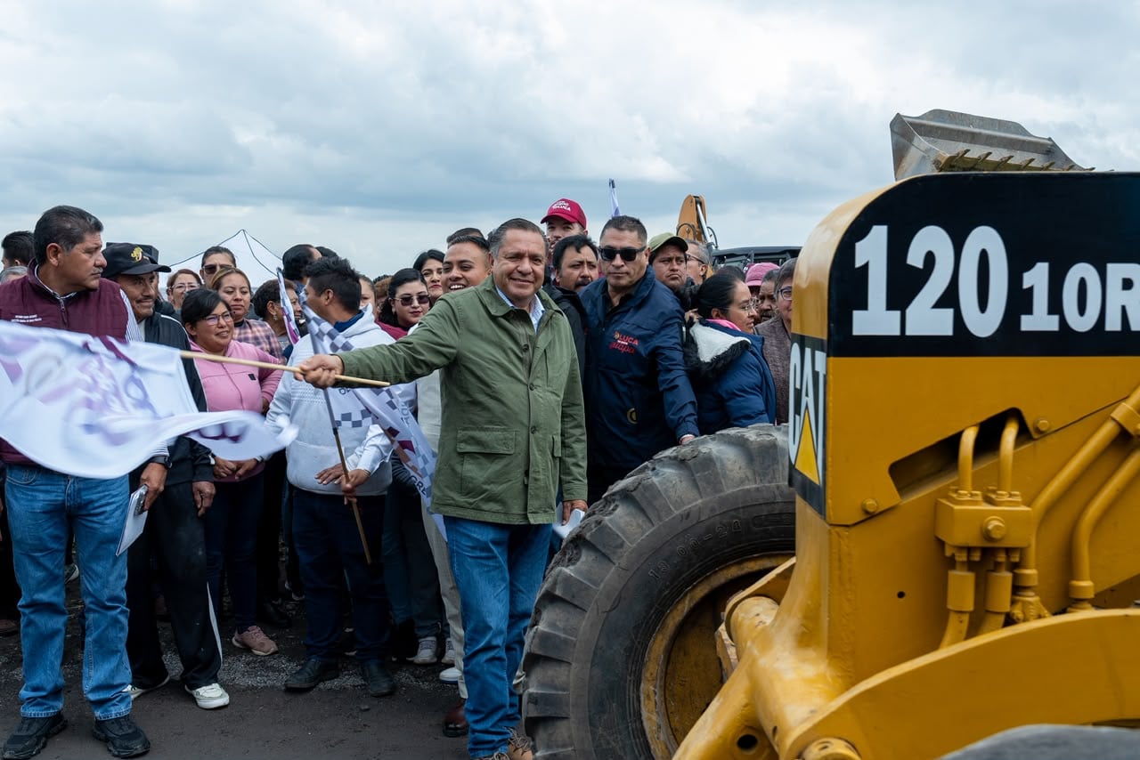 Después de 11 años, inicia la pavimentación del Camino al Refugio en Toluca.