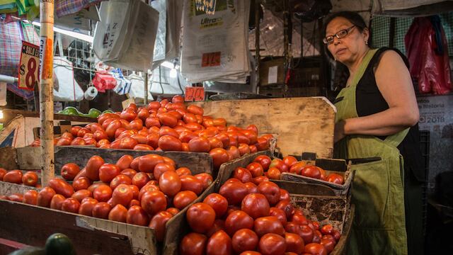 El jitomate incrementó su precio en los mercados mexicanos junto al limón y la cebolla