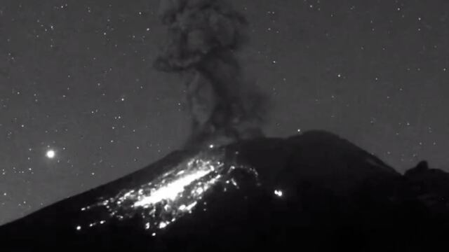 volcán Popocatépetl lanza hoy por la madrugada material incandescente