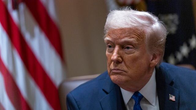 Donald Trump elogió a Claudia Sheinbaum por reforzar la frontera con Estados Unidos.