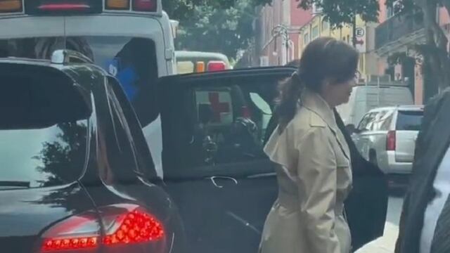 Lilly Téllez fue captada abordando un Porsche