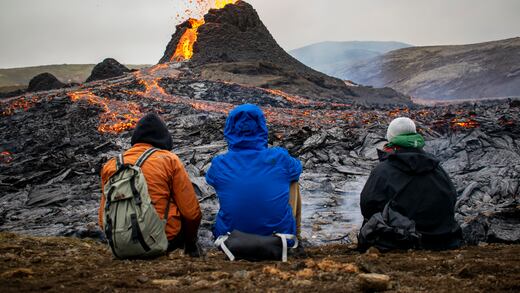 Islandia: Asan salchichas a pocos metros del volcán en erupción