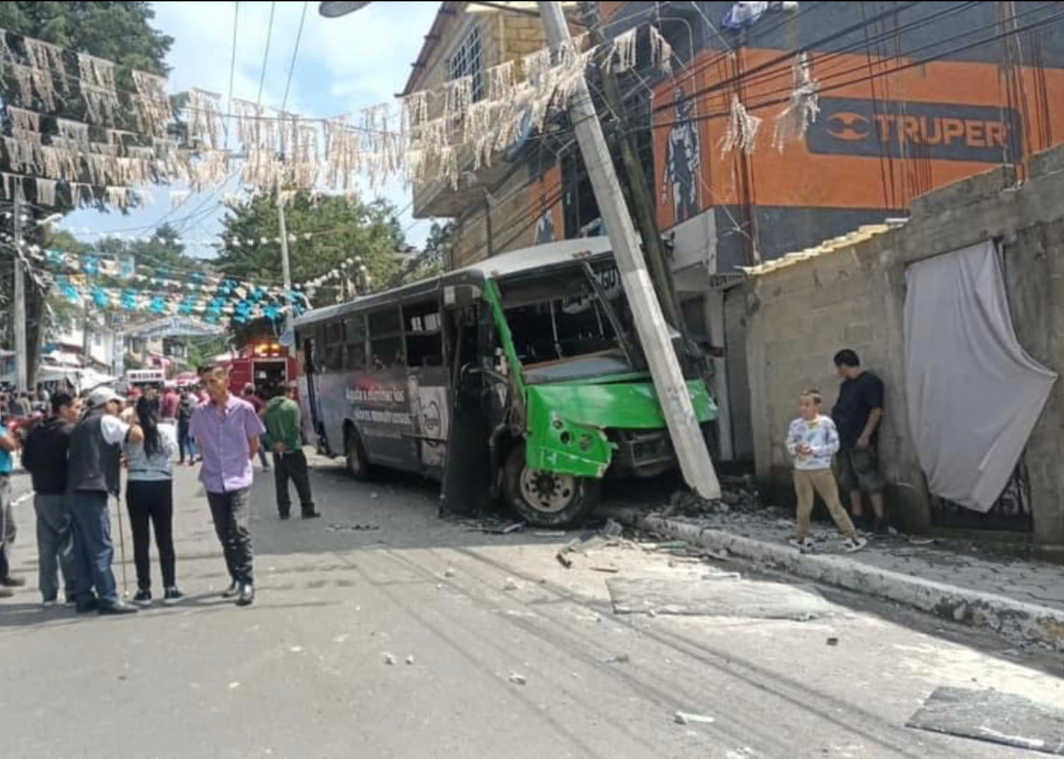 Choque cerca de la carretera México-Toluca hoy 18 de agosto