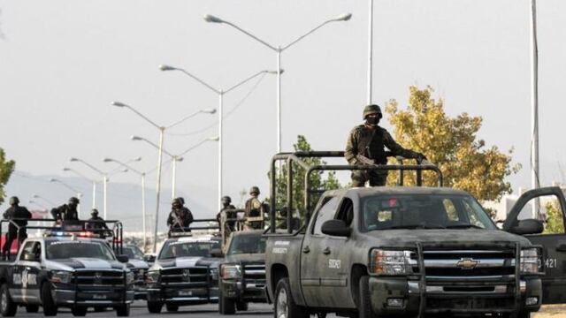 Una agente resultó herida.