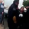 VIDEO: Policías de Cuautitlán Izcalli detienen y agreden a un hombre por no cederles el lugar en una rosticería