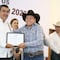 Sergio Salomón Céspedes entrega reconocimientos a productores en la Expo Ganadera