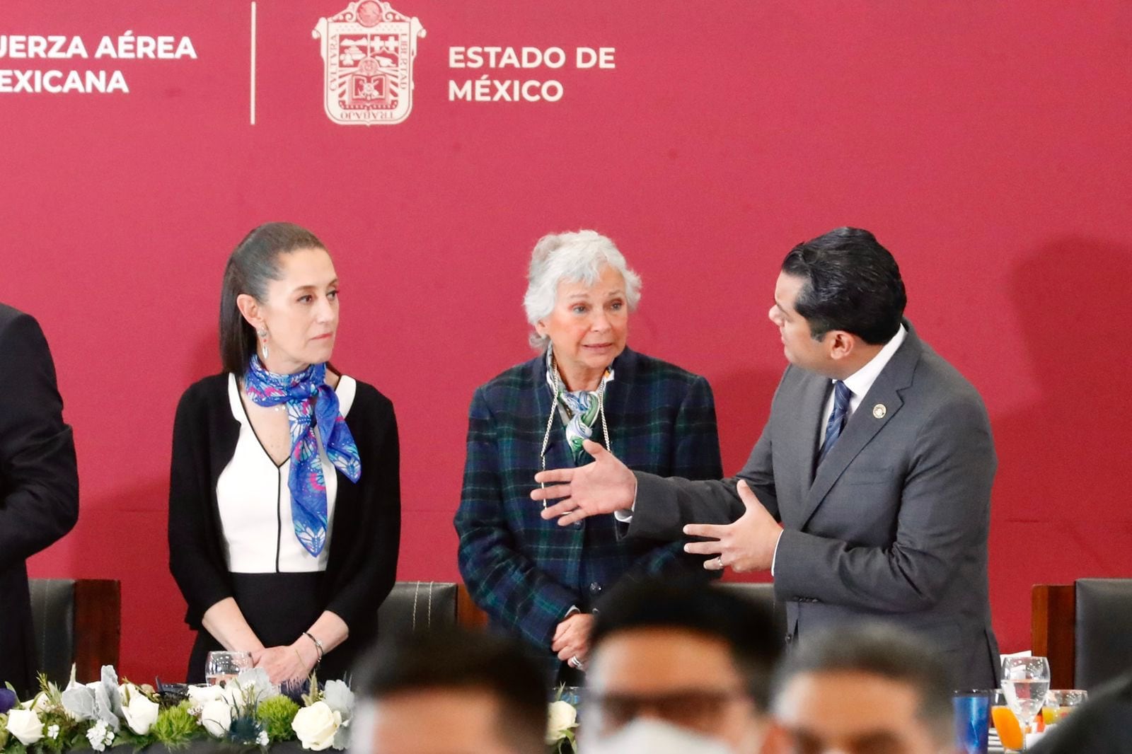 Claudia Shienbuam, Olga Sánchez, Sergio Gutiérrez
