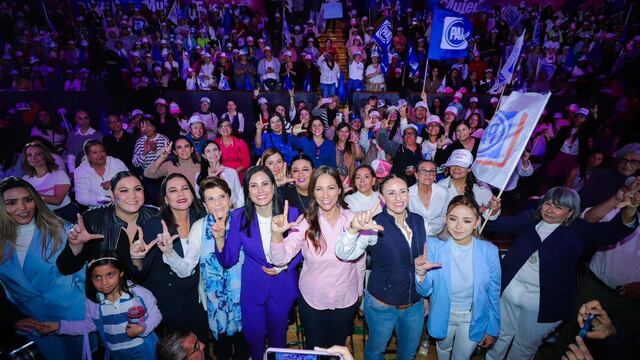Audiencia de miles de mujeres en León, Guanajuato, arropan a precandidata Libia Dennis García Muñoz Ledo