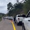 Camioneta de AMLO termina varada en Guerrero luego de que el Consejo Indígena Popular lo interceptó