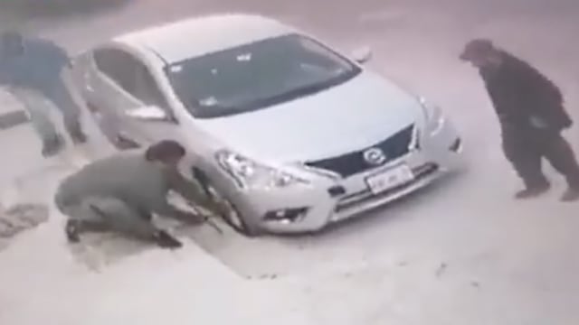 Roban las 4 llantas de un coche en Chalco