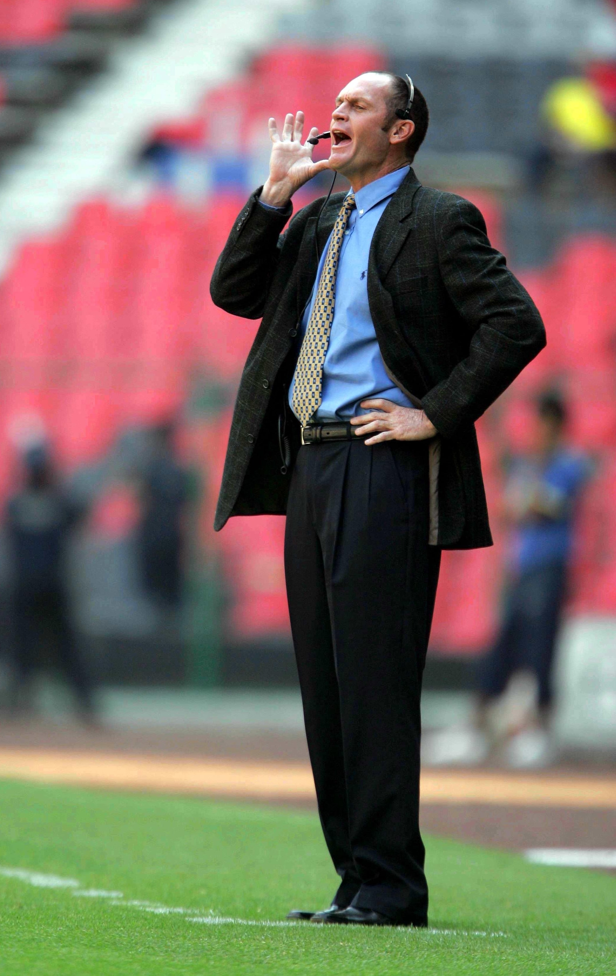 Víctor Manuel Aguado con América.