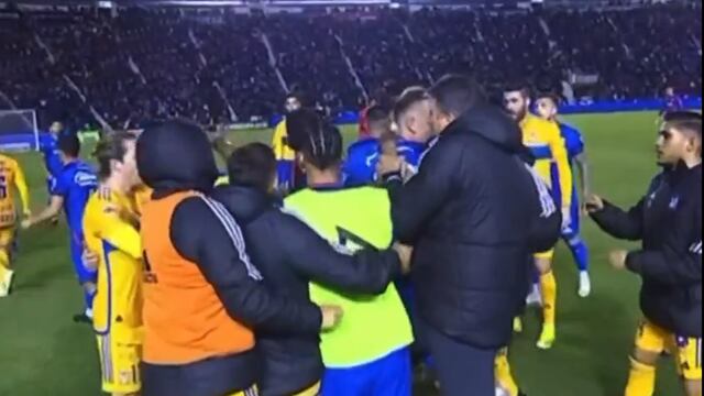 Robert Dante Siboldi pateó a Willer Ditta