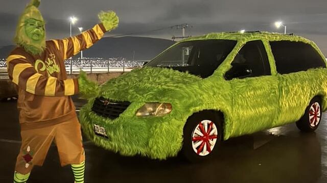 El carro verde de peluche que genera sensación en Monterrey