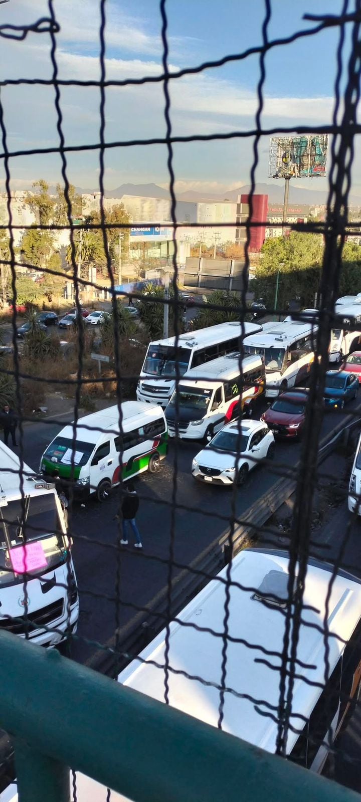 Bloqueo en la autopista México-Querétaro a la altura de Perinorte, hoy 10 de enero