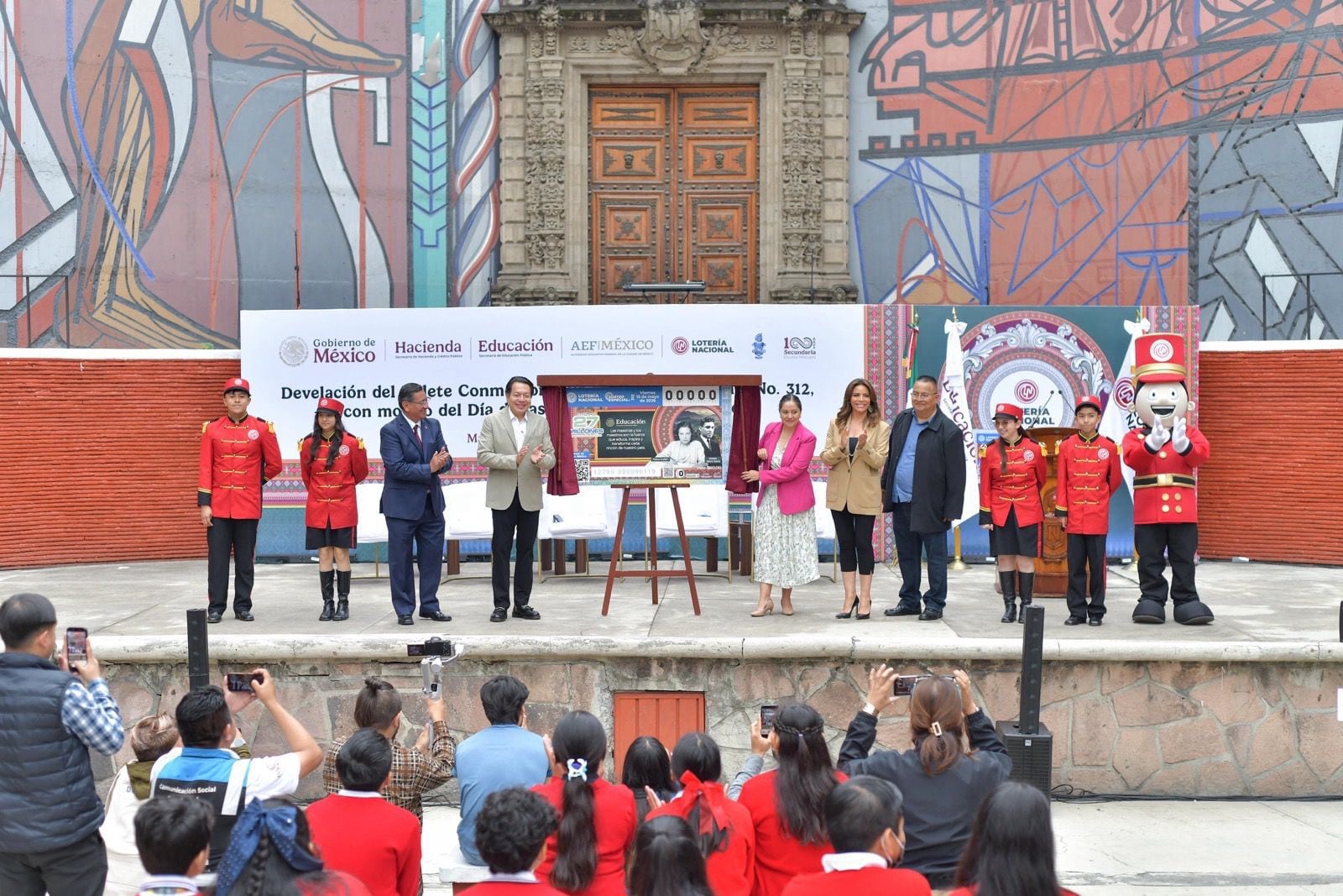 El Sorteo Especial No. 312 reconocerá la labor de maestras y maestros de México.