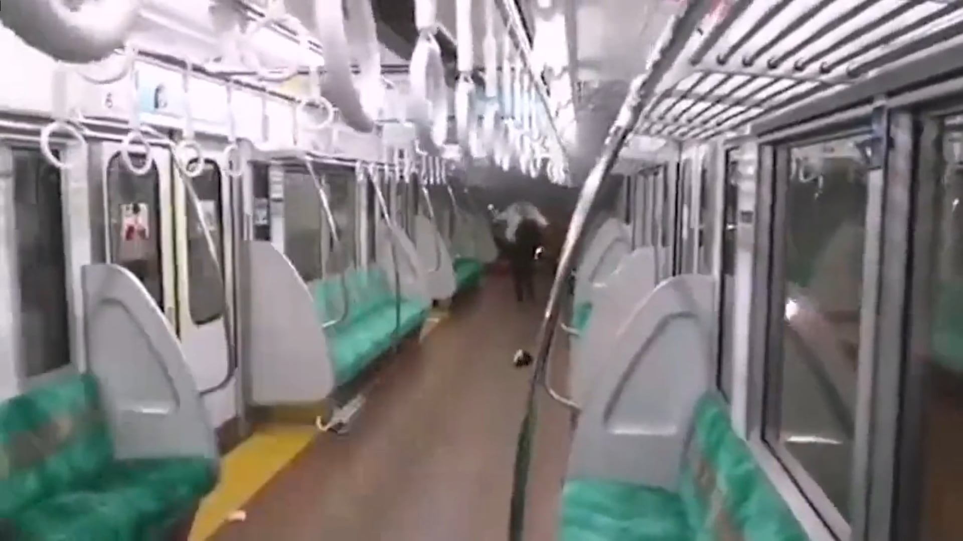 Hombre vestido de Joker apuñala a 17 personas en tren de Tokio