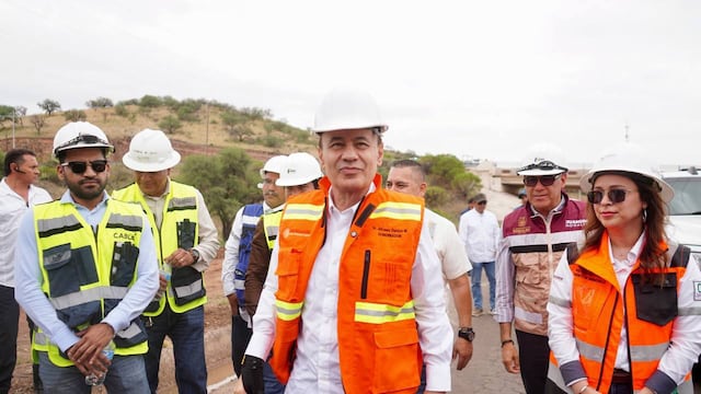 Alfonso Durazo anuncia que incrementará presupuesto para obra pública en municipios de Sonora.