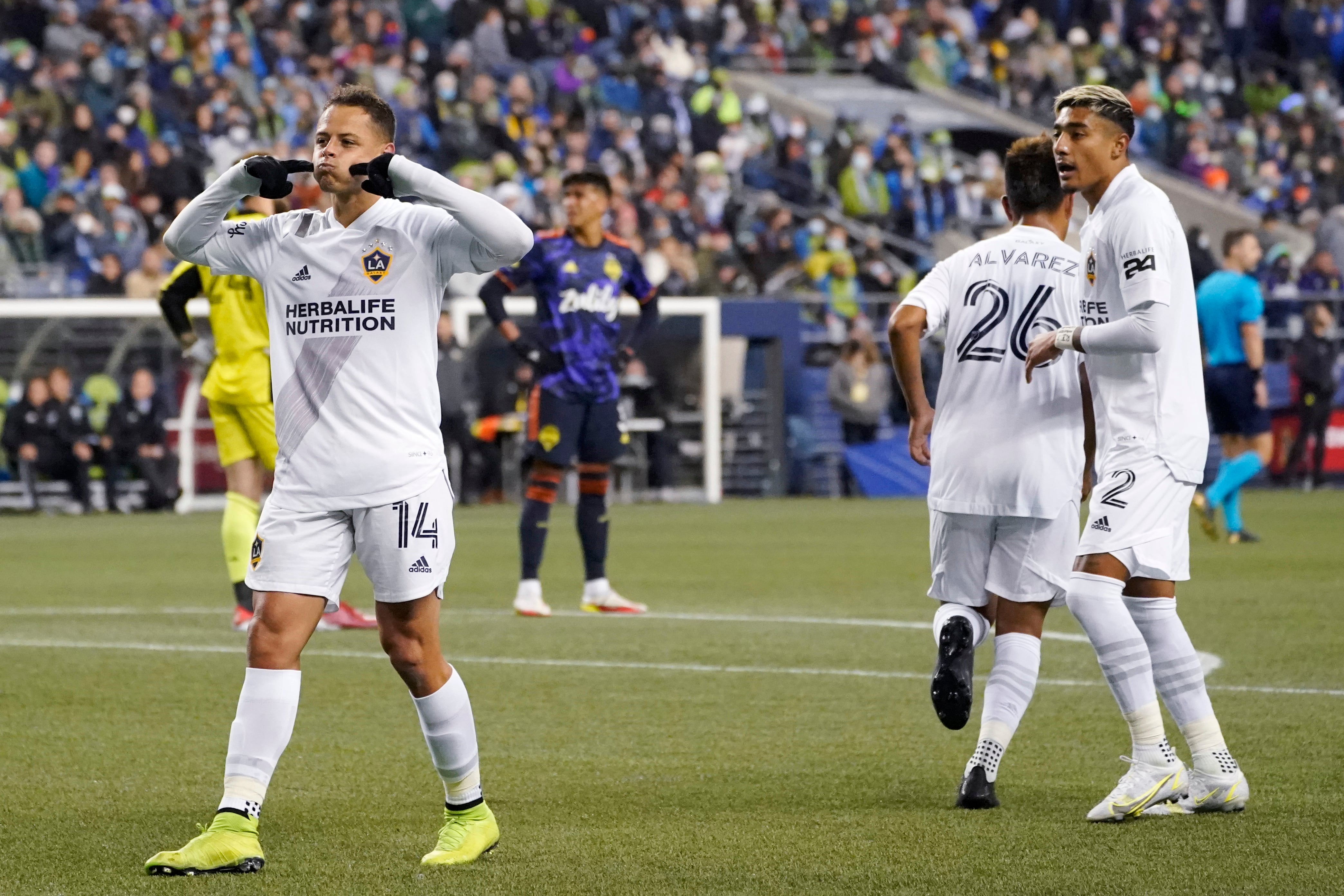 Chicharito Hernández celebra un gol con el Galaxy