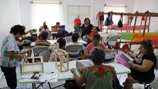 DIF Benito Juárez fomenta habilidades digitales en personas adultas mayores.