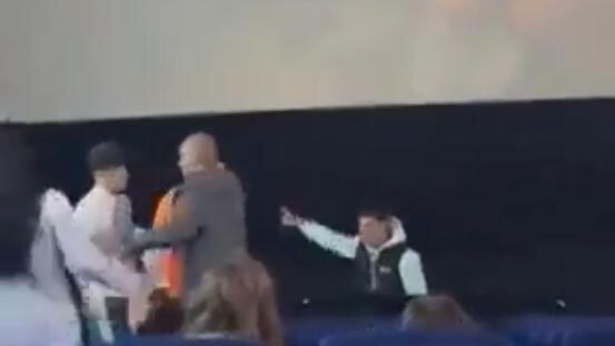 ¿Qué pasó en el estreno de la película de Garfield? Un hombre acaba golpeado por el boxeador Antonio Barrul
