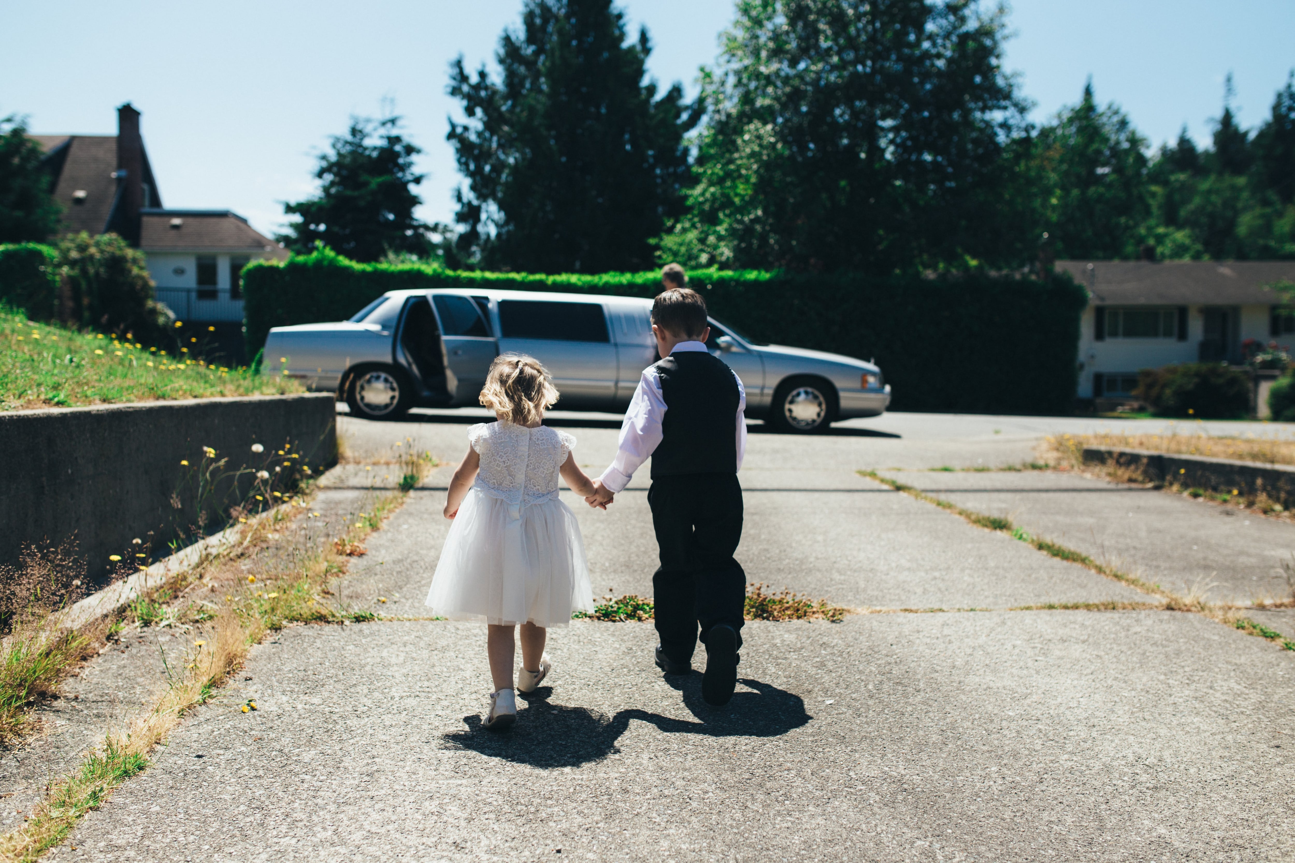 Invitación que no permite niños en su boda, genera un debate en redes