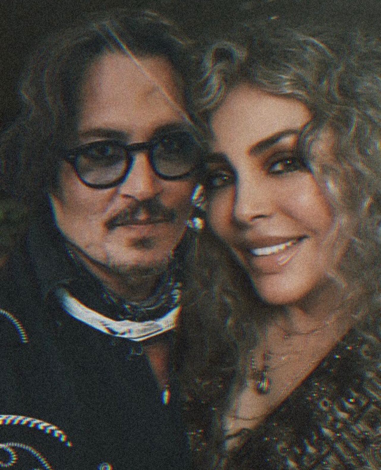 Johnny Depp y Verónica Castro