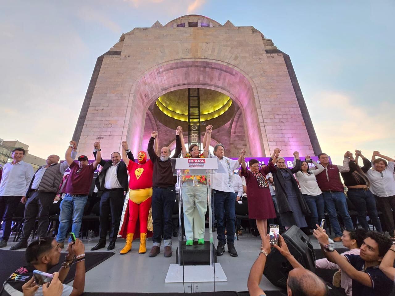 Clara Brugada firma acuerdo por una Ciudad de Derechos y Libertades