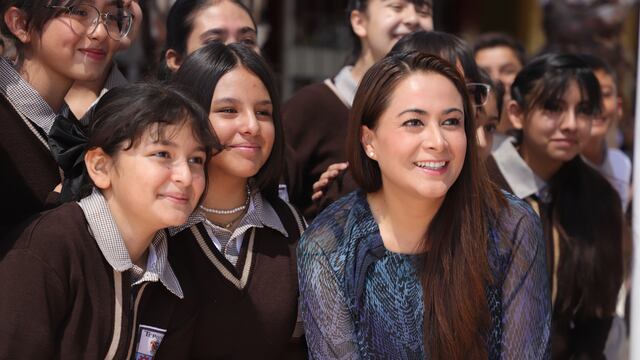 Tere Jiménez en escuela de Aguascalientes