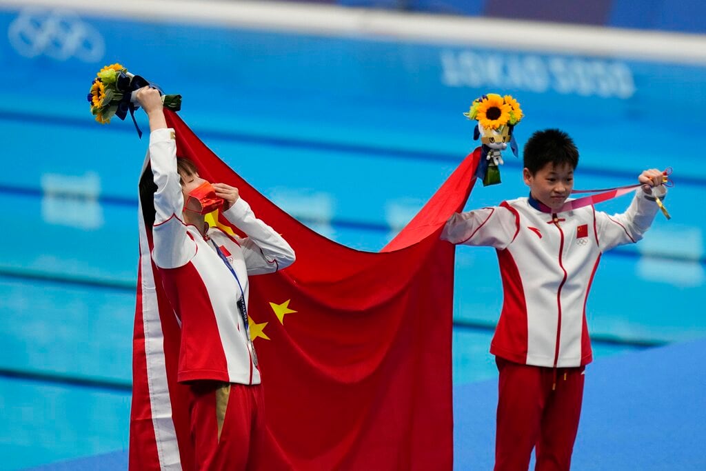 Quan Hongchan y Chen Yuxi, clavadistas.