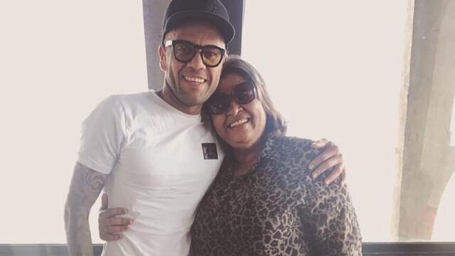 Dani Alves y su madre.