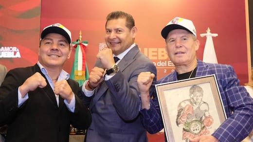 Julio César Chávez vs Travieso Arce en pelea benéfica en Puebla