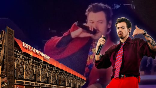 Harry Styles resbala del escenario en el Estadio GNP Seguros; así reaccionó