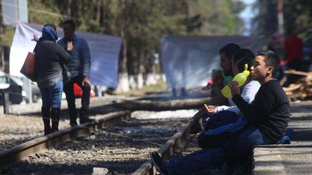 Bloqueo CNTE a vías en Michoacán