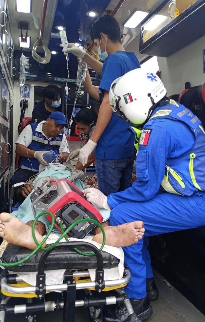 Raúl Zepeda informa sobre el traslado de los heridos de la explosión en Coahuayana.