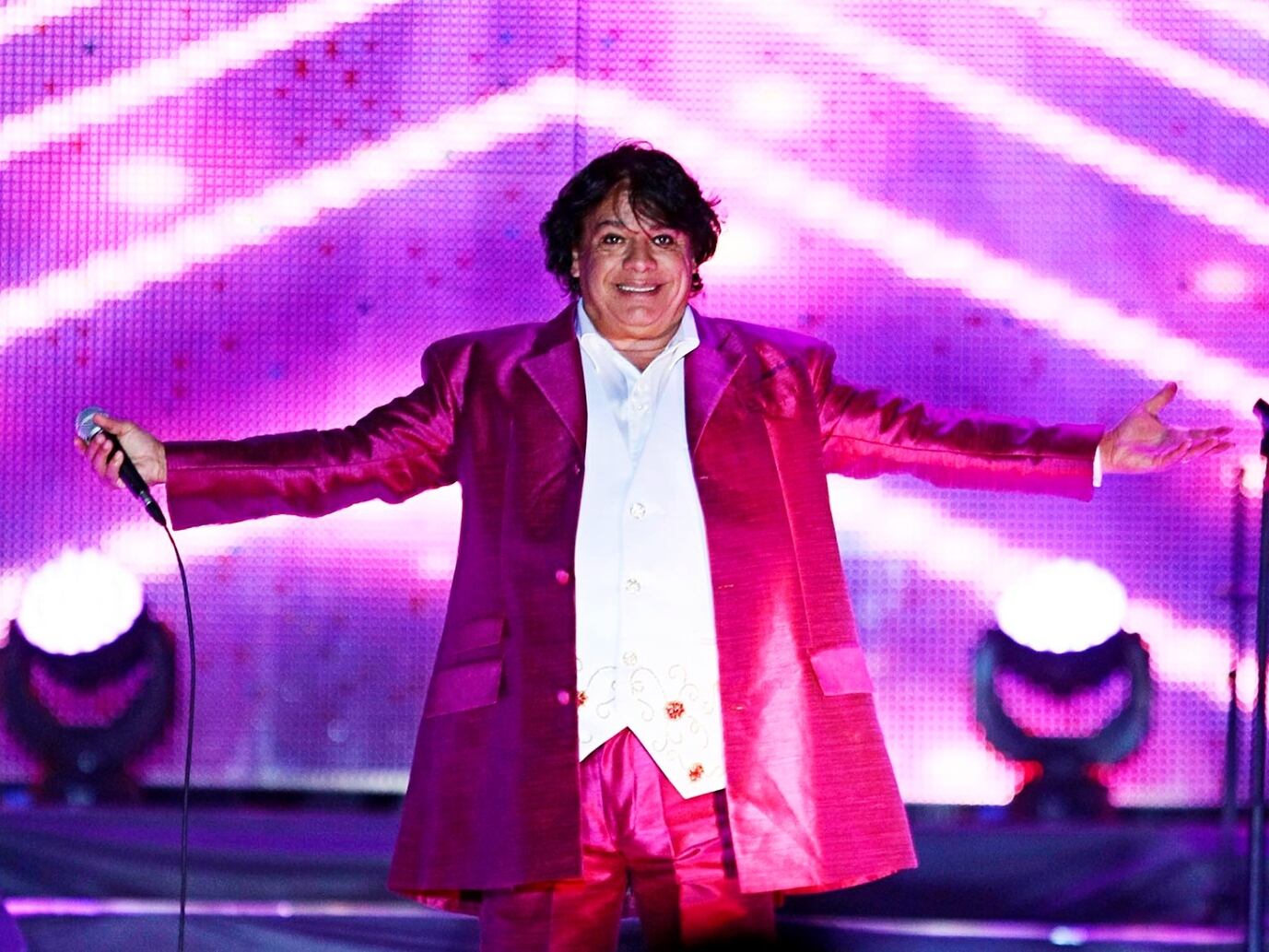 Juan Gabriel, cantante.