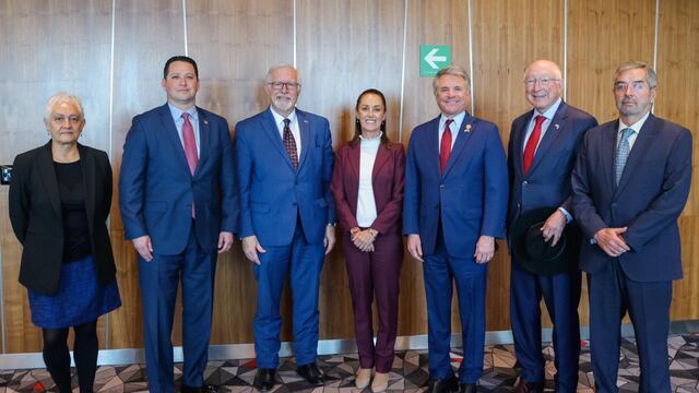 Claudia Sheinbaum habla de las relaciones México-Estados Unidos con embajador y congresistas de Texas