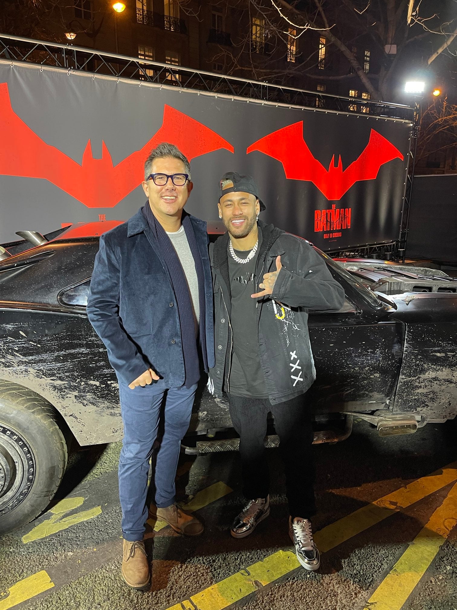 Neymar en la premiere de 'The Batman' con Dylan Clark