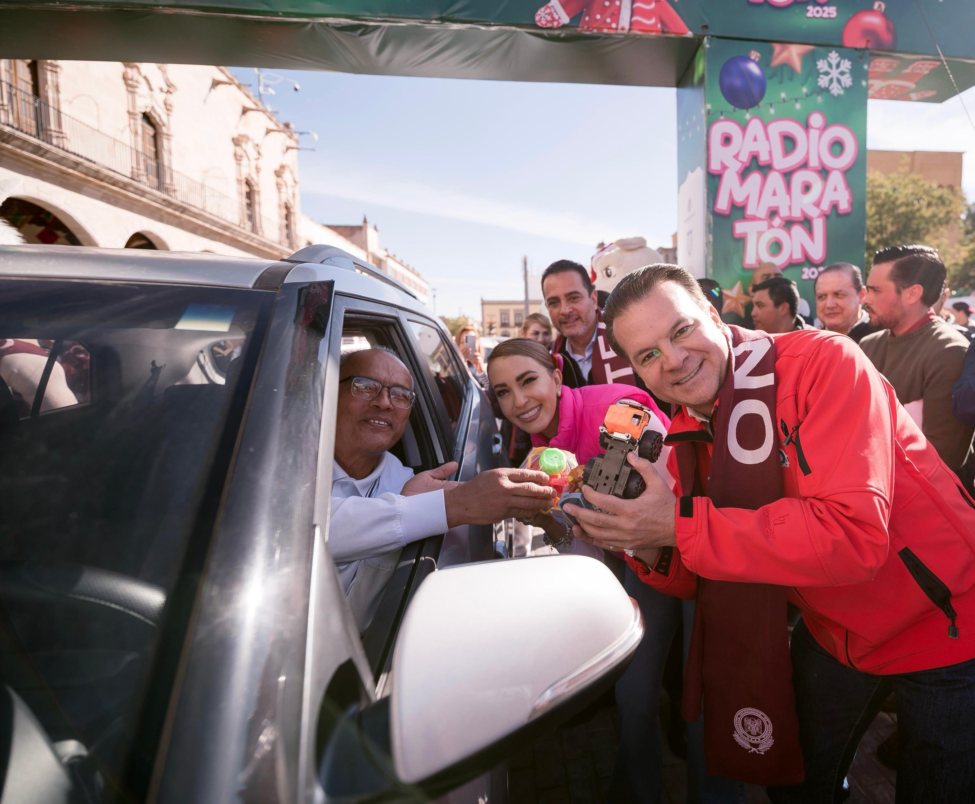 Radio Maratón 2025 reúne 44 mil 350 juguetes reunidos en el arranque
