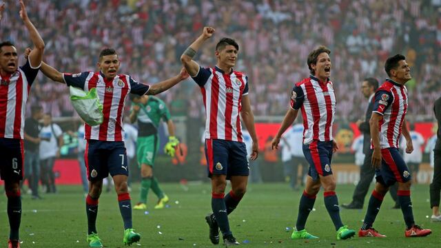 Chivas tras conseguir título.