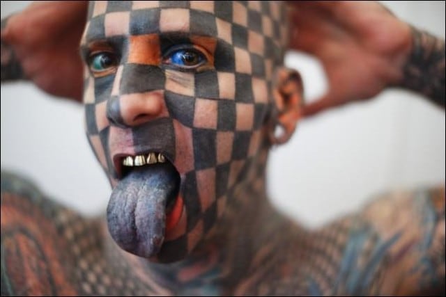 Matt Gone, el hombre con más cuadrados tatuados en todo el mundo