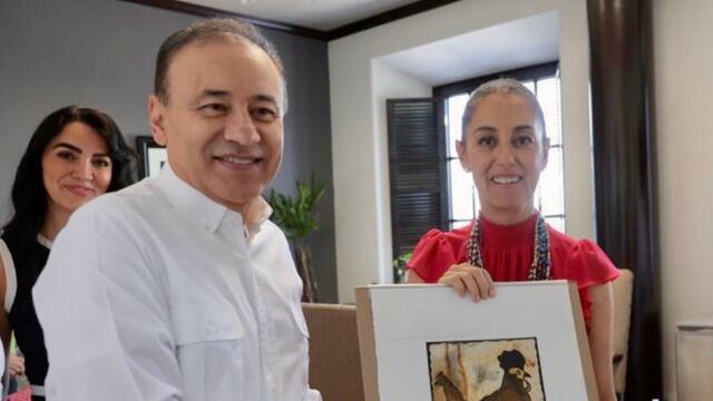 Claudia Sheinbaum da regalo a Alfonso Durazo en su visita a Sonora