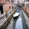 ¿Qué le pasó a Venecia? Sus canales lucen secos y las góndolas atascadas en el lodo