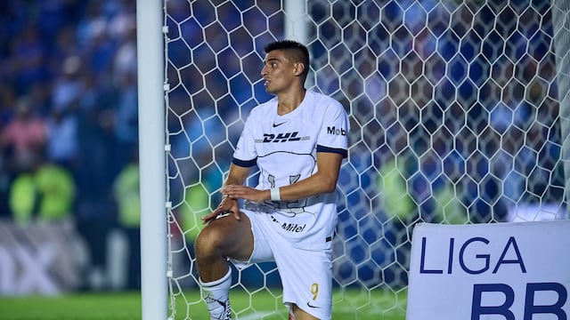 Memo Martínez con Pumas.