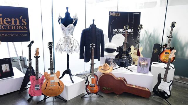 Subastarán guitarra de Keith Richards y bajo de Paul McCartney en Los Ángeles.