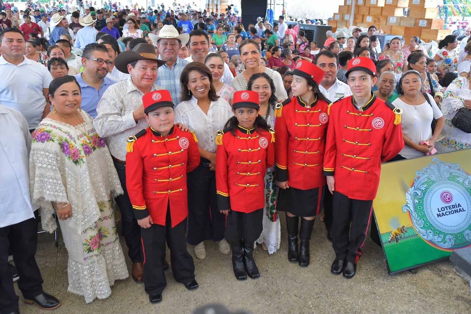 Yucatán celebra el Día Nacional de las Abejas con Lotería Nacional y entrega de insumos.